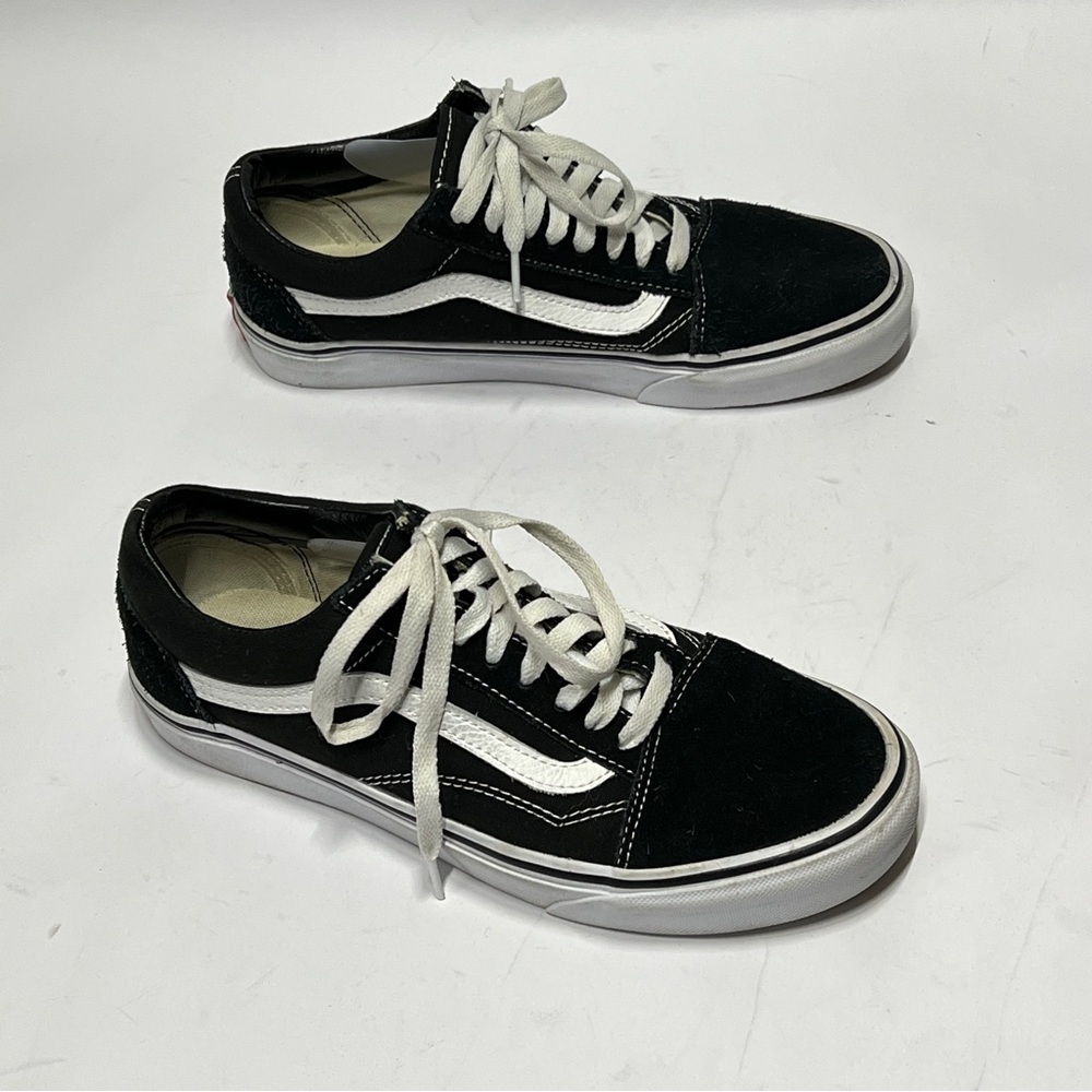 VANS size Men’s 7.5 Women’s 9 Black and White Cord Bess Ni Sneakers.